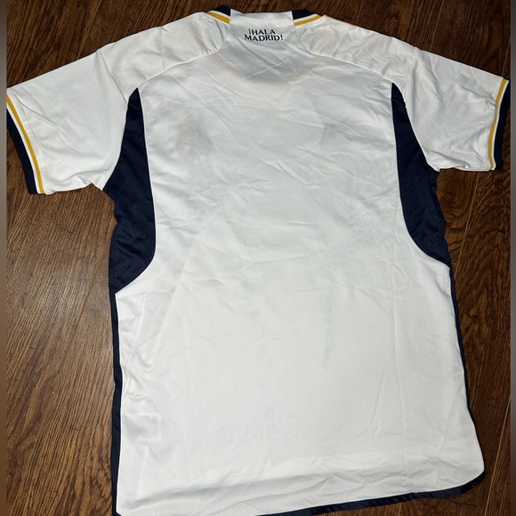 Beautiful Real Madrid Jersey with short Size M, L, available BRAND NEW! - Picture 8 of 8